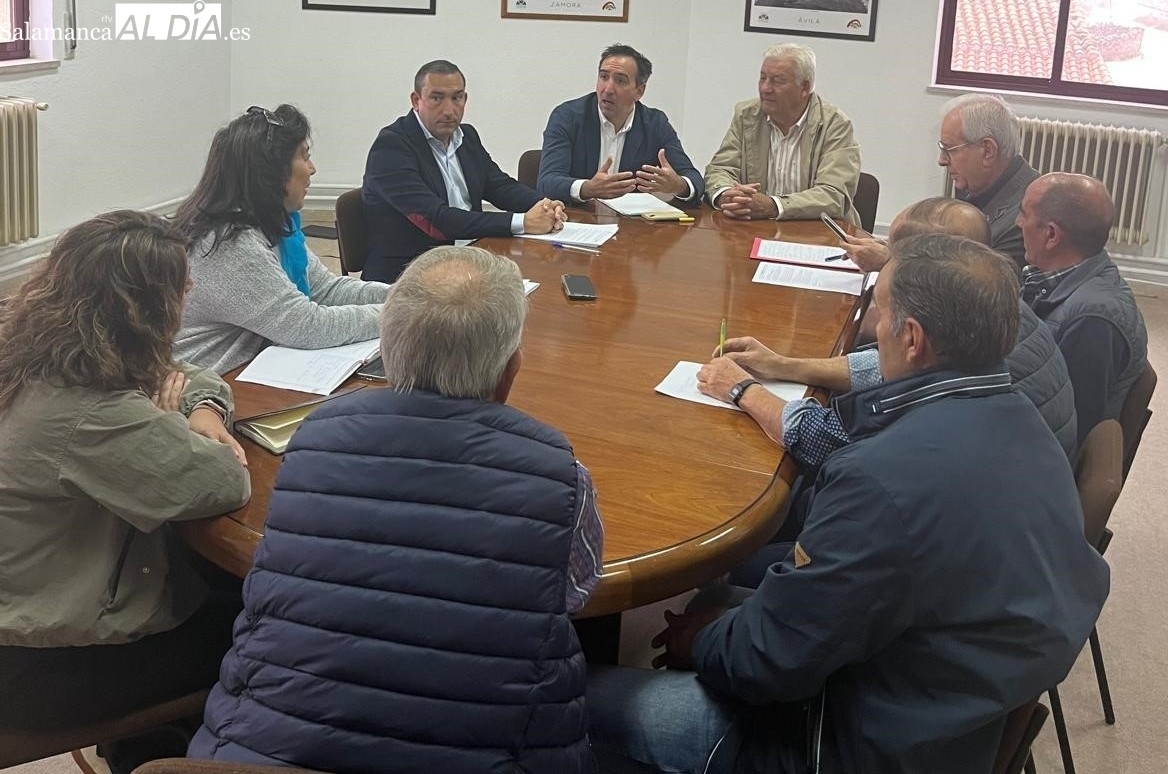 La Junta avanza con los municipios afectados nuevas balsas para el ganado y la lucha contra incendios
