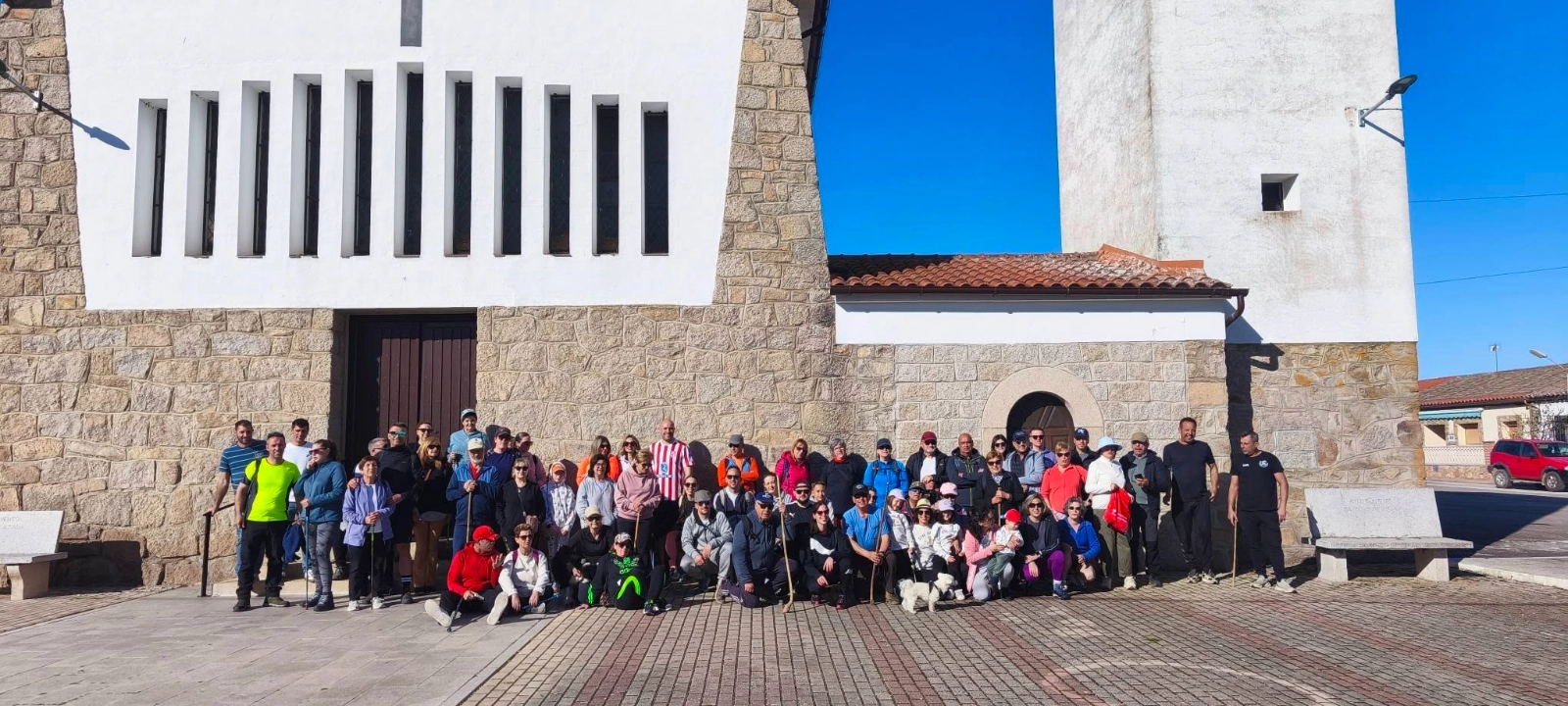 Alrededor de cien andarines descubren los parajes de Campillo de Azaba