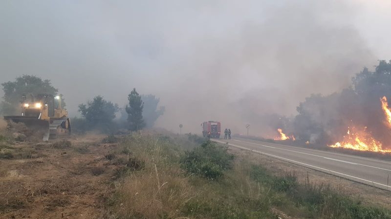 Más de 200 zamoranos evacuados por el incendio en la Sierra de la Culebra