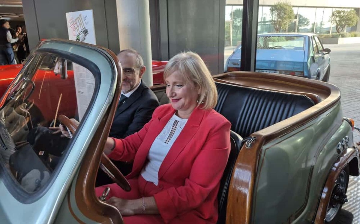 La Junta colabora con el Museo de Automoción de Salamanca para impulsar el sector del vehículo histórico