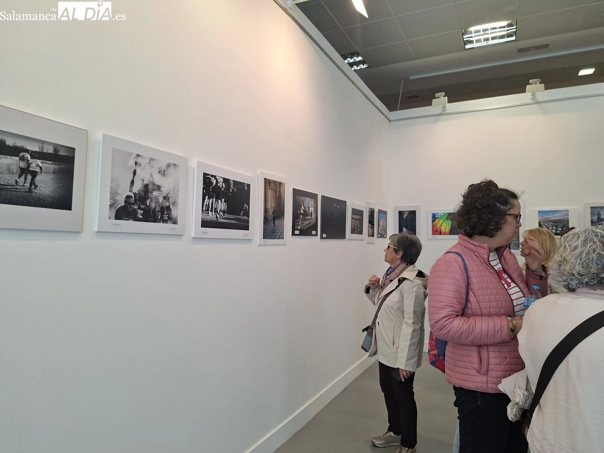 Entrega de premios e inauguración de la XXXI exposición fotográfica de la San Silvestre Salmantina en el CMI Julián Sánchez 'El Charro'. Fotos: R. M. G.