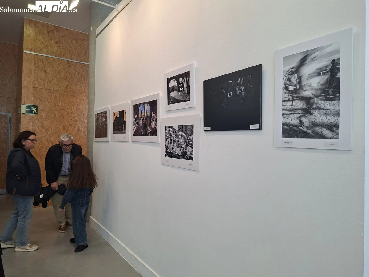 Entrega de premios e inauguración de la XXXI exposición fotográfica de la San Silvestre Salmantina en el CMI Julián Sánchez 'El Charro'. Fotos: R. M. G.