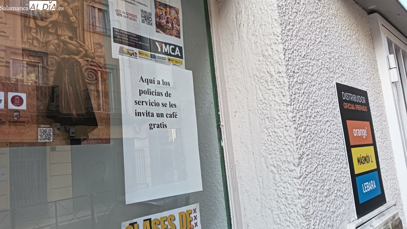 Café gratis para policías en un negocio de Van Dyck