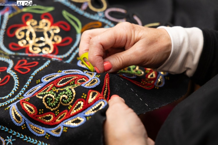 V&Iacute;DEO y FOTOS | El taller salmantino que pone en valor el bordado charro: "Hay que mantener vivo nuestro patrimonio y nuestra cultura" | Imagen 3
