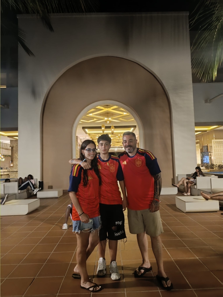Tres salmantinos viven su segundo Mundial a 3.900 km de casa: "Quizá seamos gafes si estamos en España. A ver si nos pagan un viaje la próxima vez" | Imagen 1