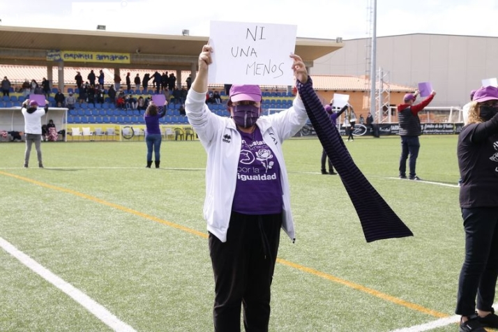 Los clubes charros se ti&ntilde;en de morado en el 8M | Imagen 1