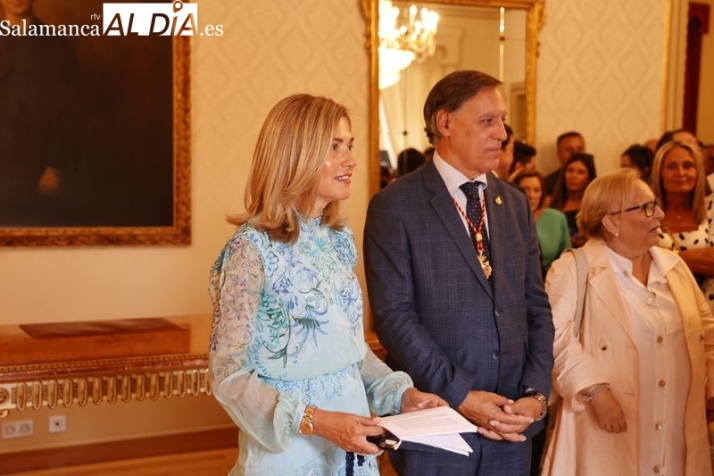 Mar&iacute;a Victoria Mateos, Medalla de Oro de Salamanca: "Este reconocimiento implica un compromiso con la ciudad y los ciudadanos" | Imagen 2