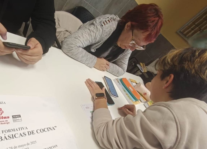 Los alumnos de la acci&oacute;n de Cocina de C&aacute;ritas visitan la Casa del Parque de Arribes del Duero | Imagen 1