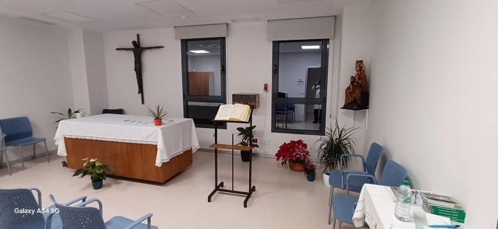 "Un refugio en los momentos más duros". El papel de los capellanes en el Hospital de Salamanca | Imagen 2
