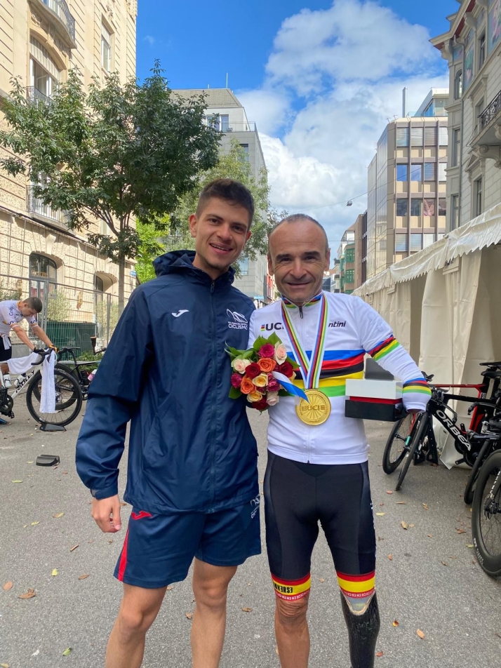 Pablo Ruano, el fisio salmantino que trabaja en la &eacute;lite del ciclismo adaptado: "Todos tienen una historia de superaci&oacute;n digna de admiraci&oacute;n" | Imagen 2