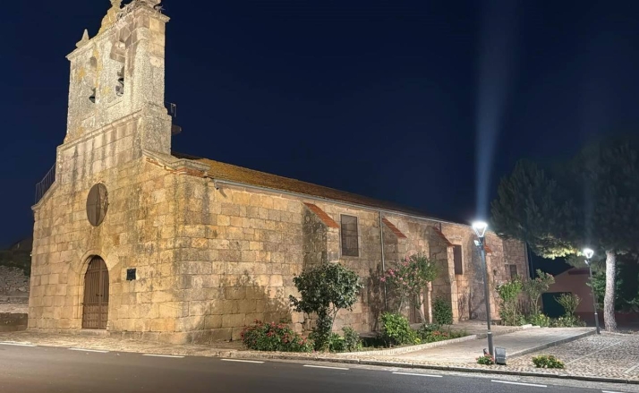 Renovada la iluminaci&oacute;n art&iacute;stica de la iglesia o&ntilde;orense de Nuestra Se&ntilde;ora de la Asunci&oacute;n | Imagen 1