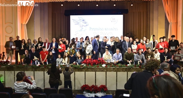 Juan Carlos Hern&aacute;ndez, premiado por su labor t&eacute;cnica y pedag&oacute;gica al frente del atletismo de Alba de Tormes | Imagen 1