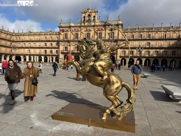Propuesta de sanci&oacute;n de 3.000 euros para el joven que rompi&oacute; un elefante de la decoraci&oacute;n navide&ntilde;a | Imagen 1