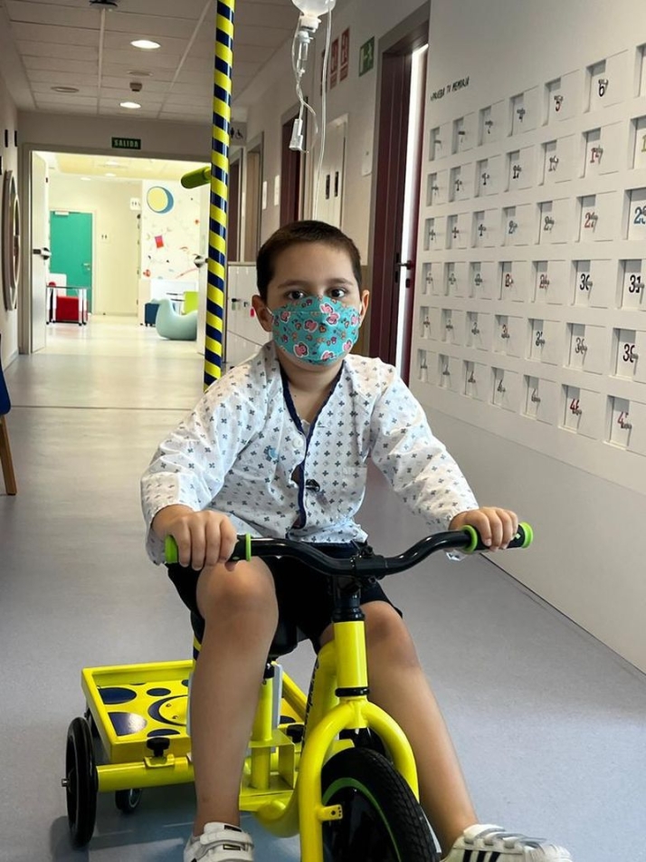 La familia de un ni&ntilde;o con c&aacute;ncer, tratado en Salamanca, pide que no obliguen al peque&ntilde;o a pasar de curso | Imagen 1