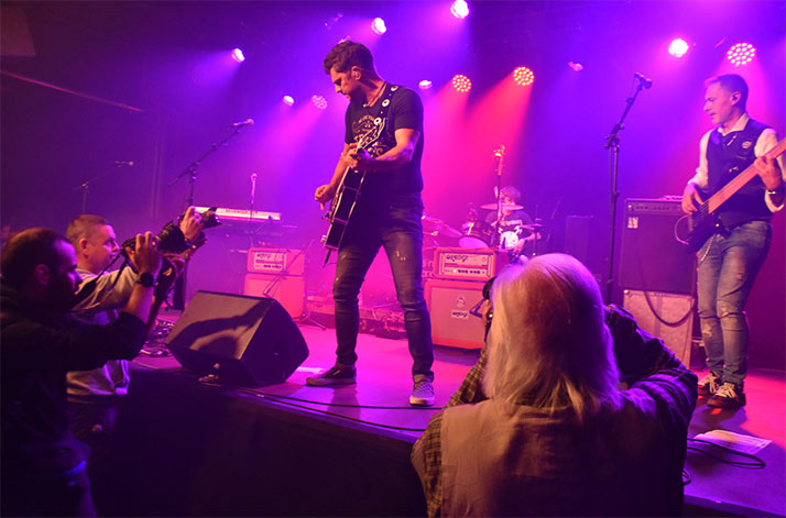 Alfonso Barco, Javier Barco y &Aacute;ngel Holgado retratando a Texas Resaca Blues