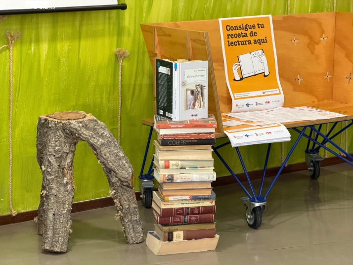 Recetas m&eacute;dicas en forma de lectura: El Centro de Salud Garrido Norte y la biblioteca Torrente Ballester estrenan el proyecto 'Bibliom&eacute;cum' | Imagen 1