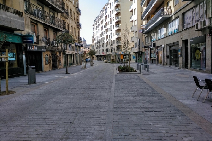 Contradicciones en &ldquo;una misma&rdquo; calle peatonal. | Imagen 7