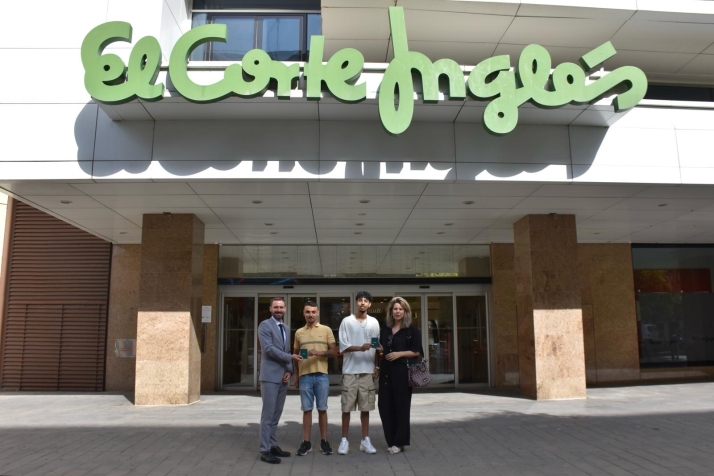 SALAMANCArtv AL DÍA y el Corte Inglés premian a los creadores de los trofeos de la IV Gala AL DÍA con el Deporte Salmantino | Imagen 1