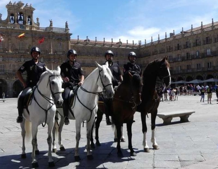 Exhibici&oacute;n de la Unidad de Gu&iacute;as Caninos de la Polic&iacute;a Nacional en Salamanca | Imagen 1