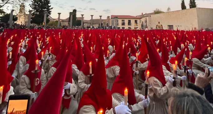 La Cofrad&iacute;a del Silencio de Ciudad Rodrigo acompa&ntilde;a a la de Zamora | Imagen 1