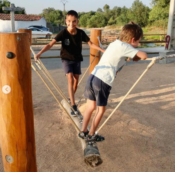Fuentes de O&ntilde;oro estrena parque infantil en su casco antiguo | Imagen 1