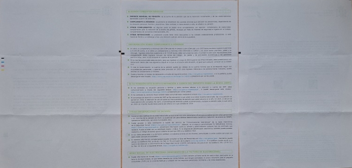 Modelo evitando gasto de papel | Imagen 3