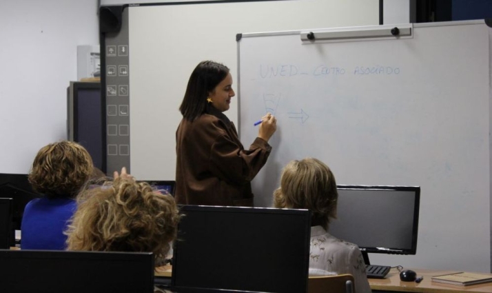 57 personas se apuntan a los cursos del Centro de Nuevas Tecnolog&iacute;as | Imagen 1