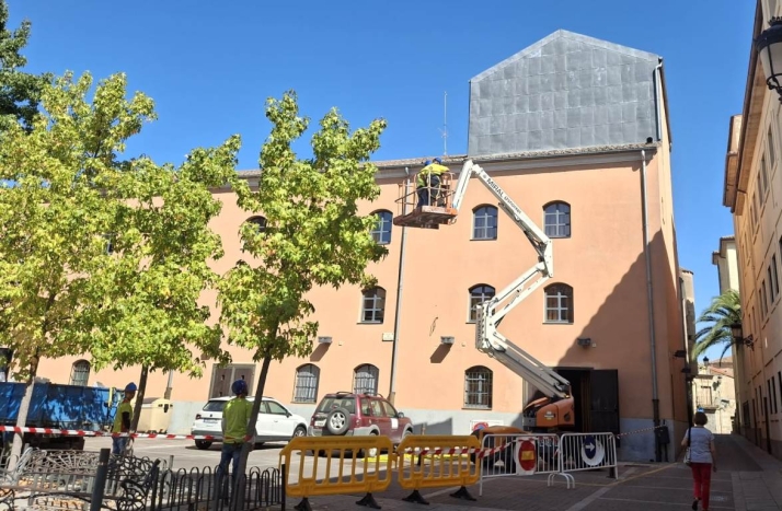 El Ayuntamiento rehabilita la cubierta del Teatro Nuevo | Imagen 1