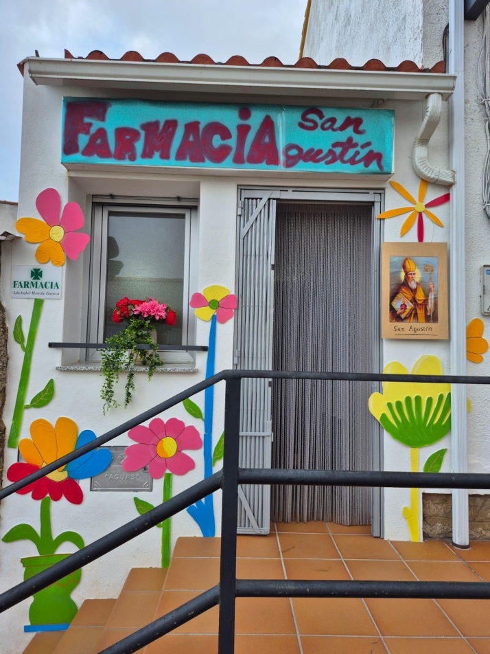 20 fachadas llenan de color y ambiente las fiestas de San Agustín de Villar de Ciervo | Imagen 1