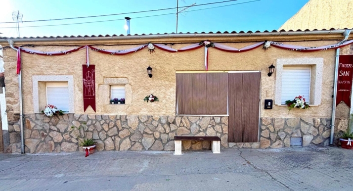 20 fachadas llenan de color y ambiente las fiestas de San Agustín de Villar de Ciervo | Imagen 2