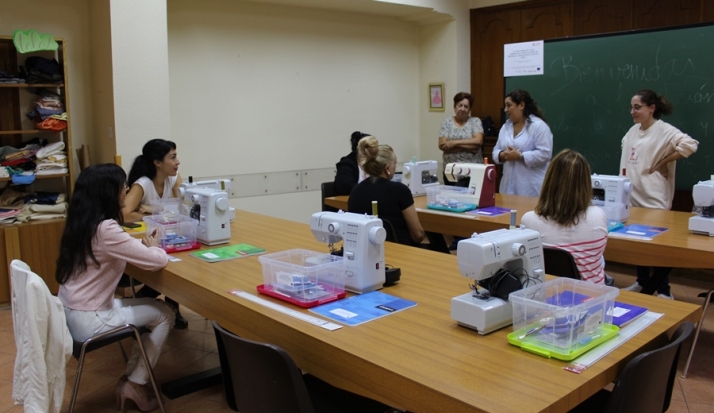 C&aacute;ritas abre su acci&oacute;n en Arreglos y adaptaciones de prendas y art&iacute;culos en textil y piel | Imagen 1