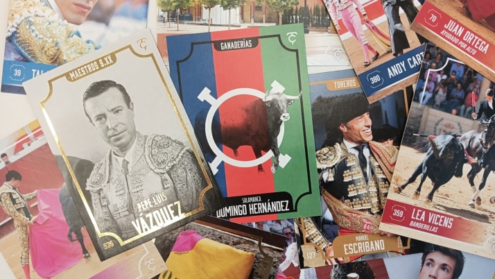 El 'boom' de los cromos taurinos llega a Salamanca: "La gente no hace m&aacute;s que preguntar por ellos" | Imagen 1