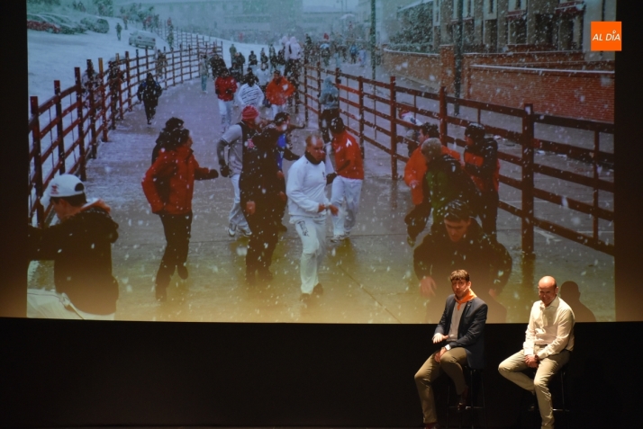 Teo L&aacute;zaro repasa en im&aacute;genes 20 a&ntilde;os de vivencias &lsquo;disfrutadas y sufridas&rsquo; en el &ldquo;Carnaval con may&uacute;sculas&rdquo; | Imagen 1