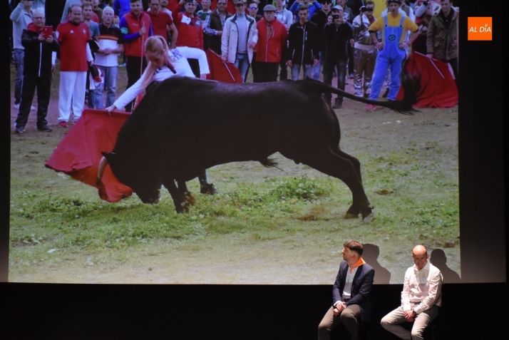 Teo L&aacute;zaro repasa en im&aacute;genes 20 a&ntilde;os de vivencias &lsquo;disfrutadas y sufridas&rsquo; en el &ldquo;Carnaval con may&uacute;sculas&rdquo; | Imagen 2