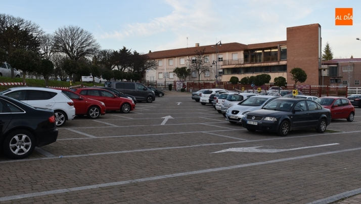 Parte del mercadillo se ubicar&aacute; este s&aacute;bado en el parking frente al antiguo Centro de Salud | Imagen 1