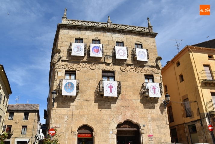 La Semana Santa ya se deja sentir en la Plaza Mayor | Imagen 1