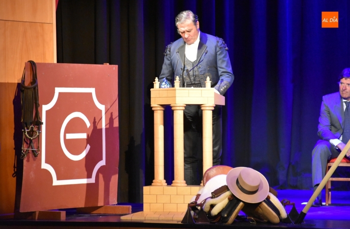 La Familia De la Puerta triunfa con caballo incluido sobre el escenario del Teatro Nuevo | Imagen 3