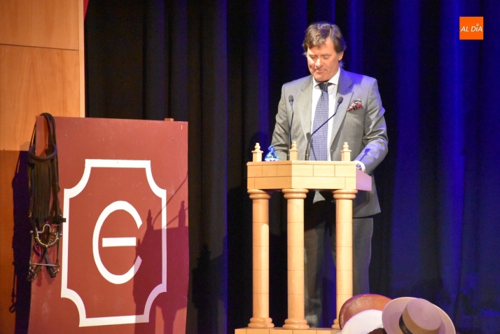 La Familia De la Puerta triunfa con caballo incluido sobre el escenario del Teatro Nuevo | Imagen 4