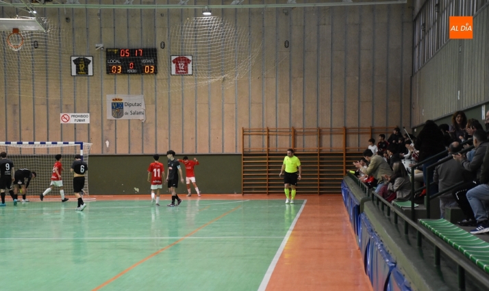 Colocadas en el Pabell&oacute;n de Conde de Fox&aacute; las camisetas en recuerdo de &Aacute;lvaro P&eacute;rez Ortega | Imagen 1