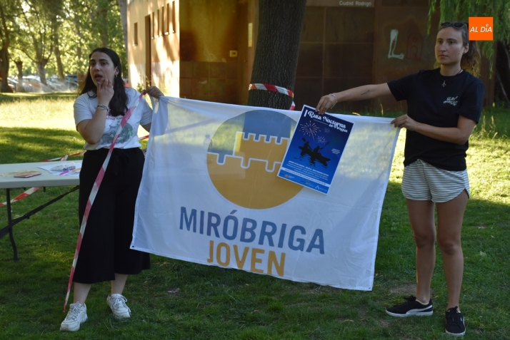 Mir&oacute;briga Joven invita a ver los fuegos artificiales desde una piragua | Imagen 1
