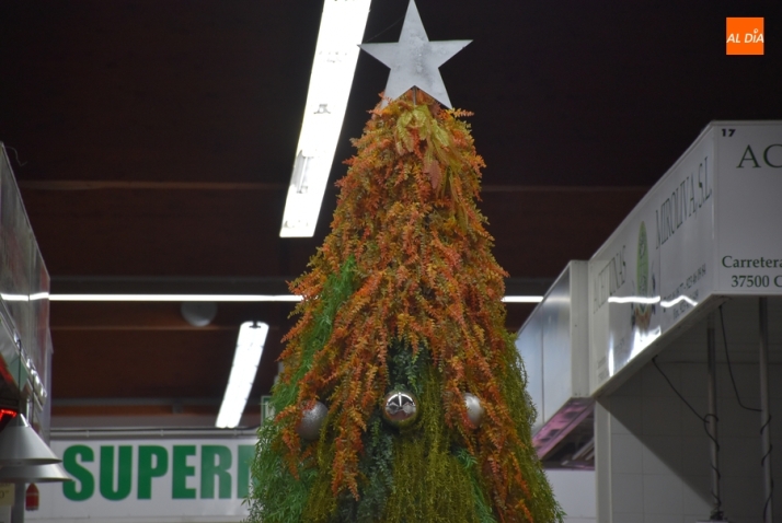 1Foto: El &aacute;rbol navide&ntilde;o del Mercado | Imagen 1