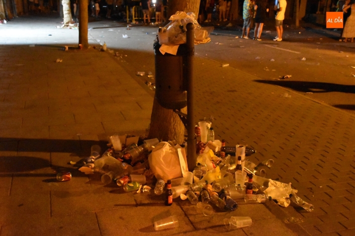 El Martes Chico deja unos 20.000 kilos de basura | Imagen 1