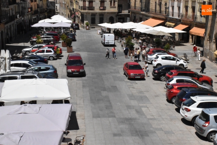 Los veh&iacute;culos apuran sus &uacute;ltimas horas en la Plaza Mayor mirobrigense | Imagen 1