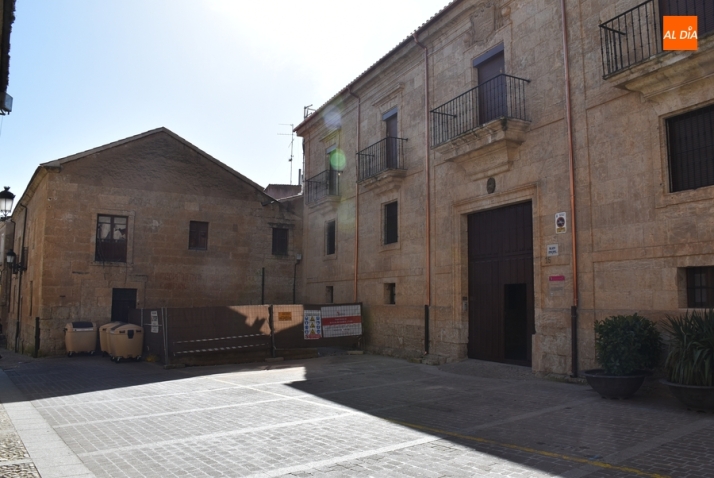 Reabierto al tr&aacute;nsito el entorno del Palacio Episcopal tras retirarse la gr&uacute;a | Imagen 1