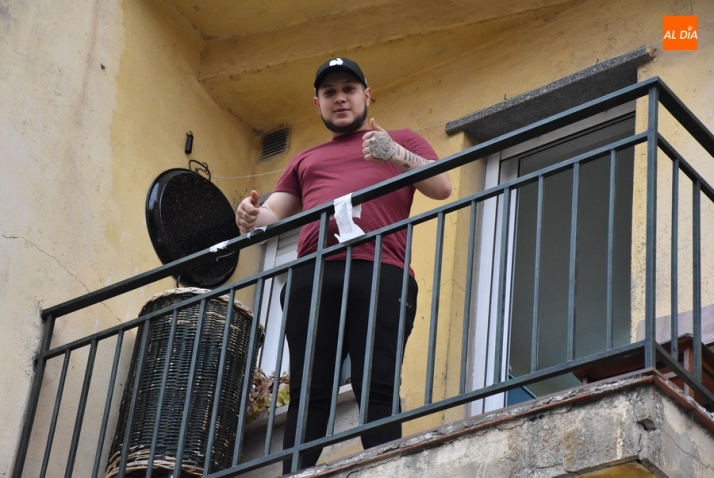 Eh, sácanos una foto: Disfrutando del pasacalles | Imagen 1