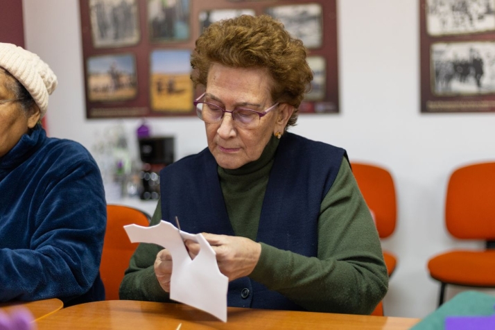 FOTOS | Los protagonistas de los talleres de Cruz Roja toman la palabra: "Es una manera de estar con los vecinos&rdquo; | Imagen 2