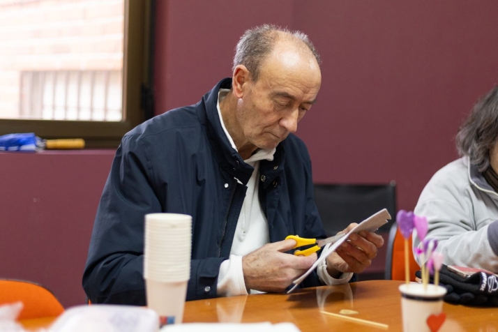 FOTOS | Los protagonistas de los talleres de Cruz Roja toman la palabra: "Es una manera de estar con los vecinos&rdquo; | Imagen 3