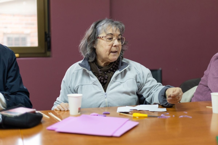 FOTOS | Los protagonistas de los talleres de Cruz Roja toman la palabra: "Es una manera de estar con los vecinos&rdquo; | Imagen 1