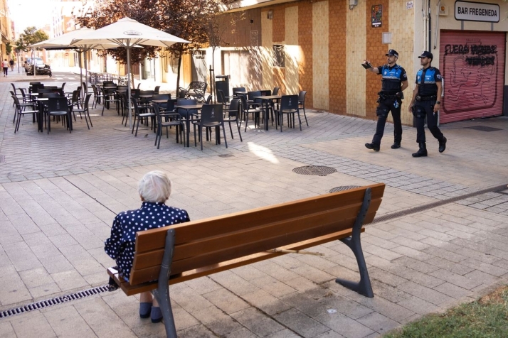 VÍDEO y FOTOS | Así funciona 'Policía en el barrio', la estrategia de proximidad que transforma la seguridad en Salamanca | Imagen 1