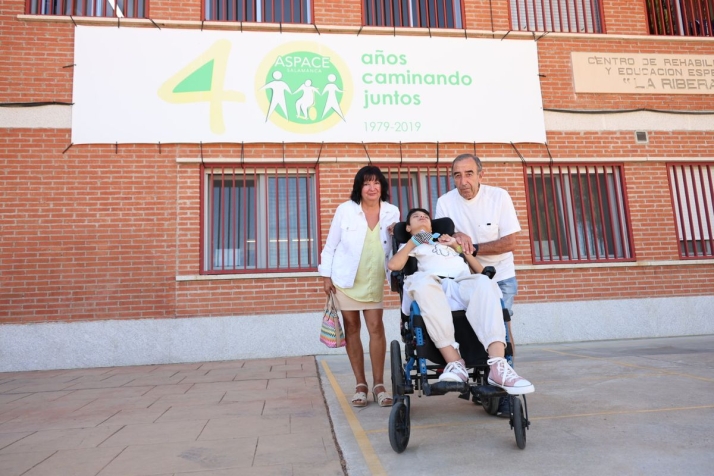 &ldquo;Nos han dado una vida, a nosotros y a nuestras hijas&rdquo; | Imagen 2